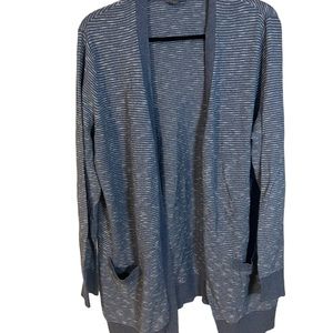 A Denver Hayes blue and white cardigan in size 2X